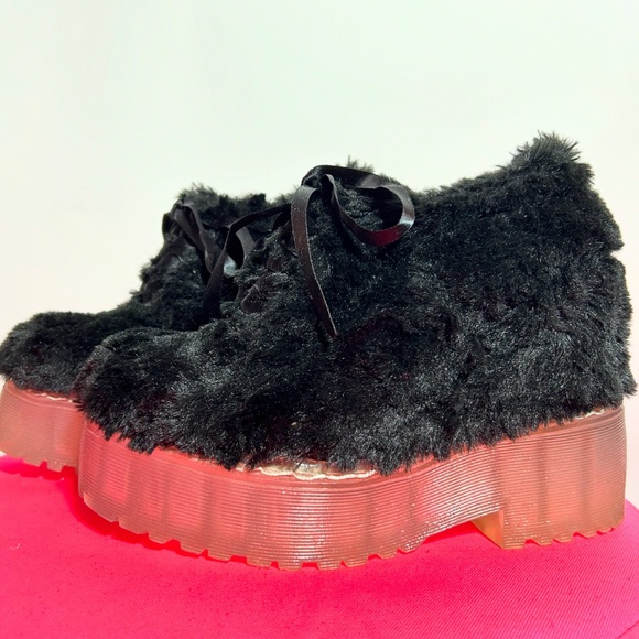 🖤🖤🖤 Jeffrey Campbell Fuzzed fuzzy fuzz black booties with clear platform - Picture 6 of 9